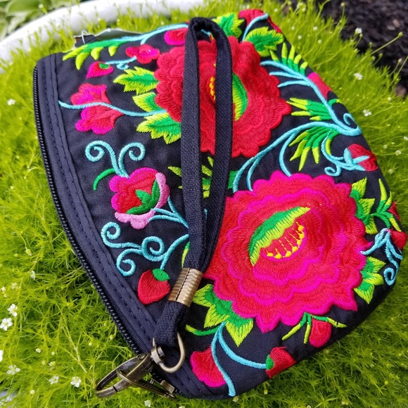 💜 Bright Floral Zippered Pocket Clutch💚 - Picture 2 of 7